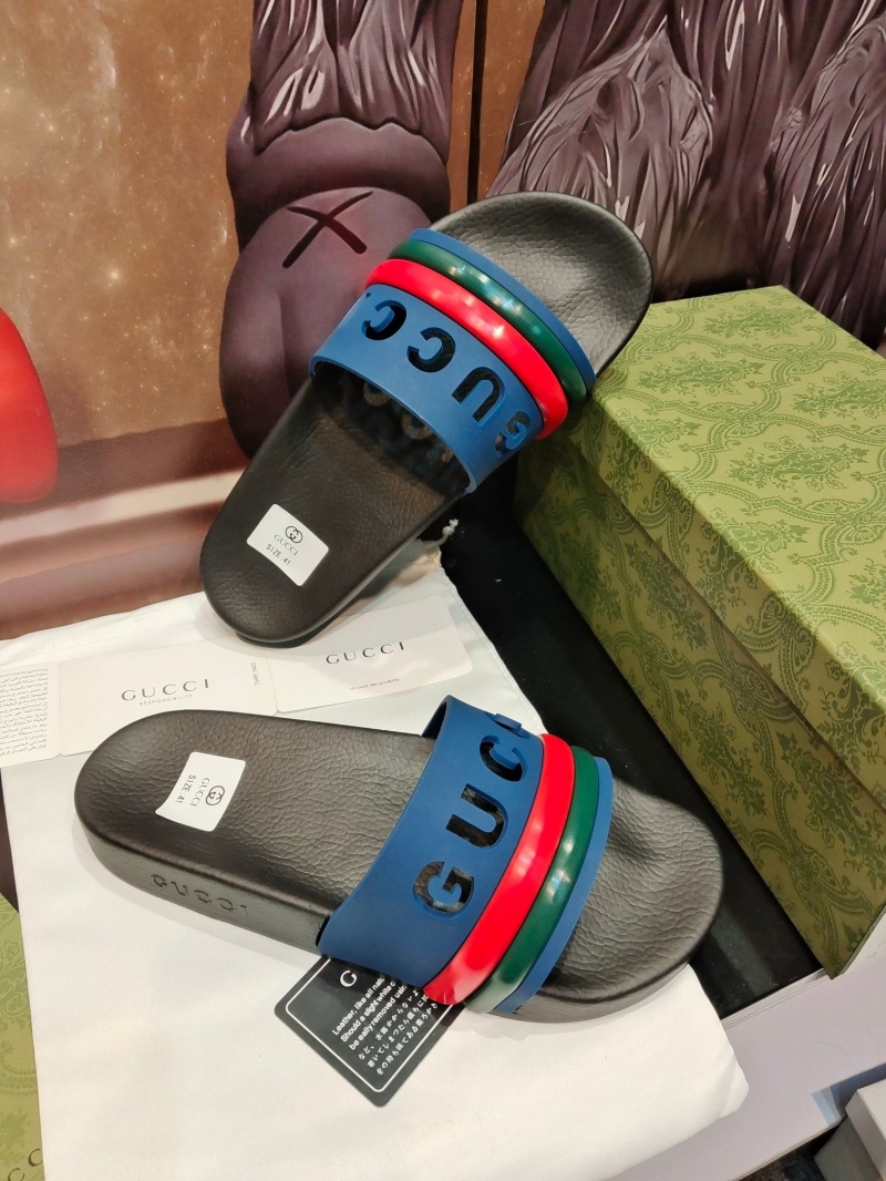 G*u*i slippers